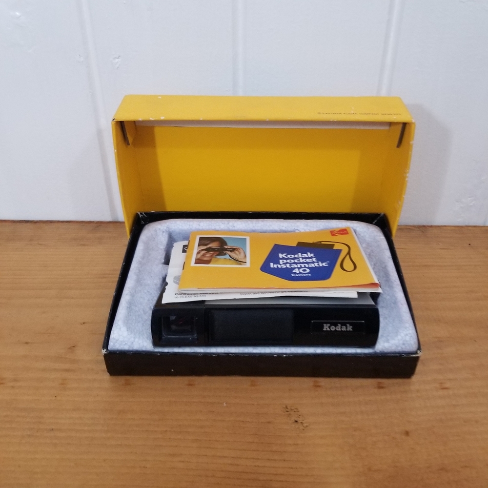 Kodak Pocket Instamatic 40 Camera Outfit Original Box Vintage USA Untested A40RE
